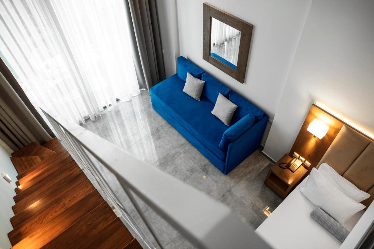 4- You Family Metamorfosi  Exterior photo